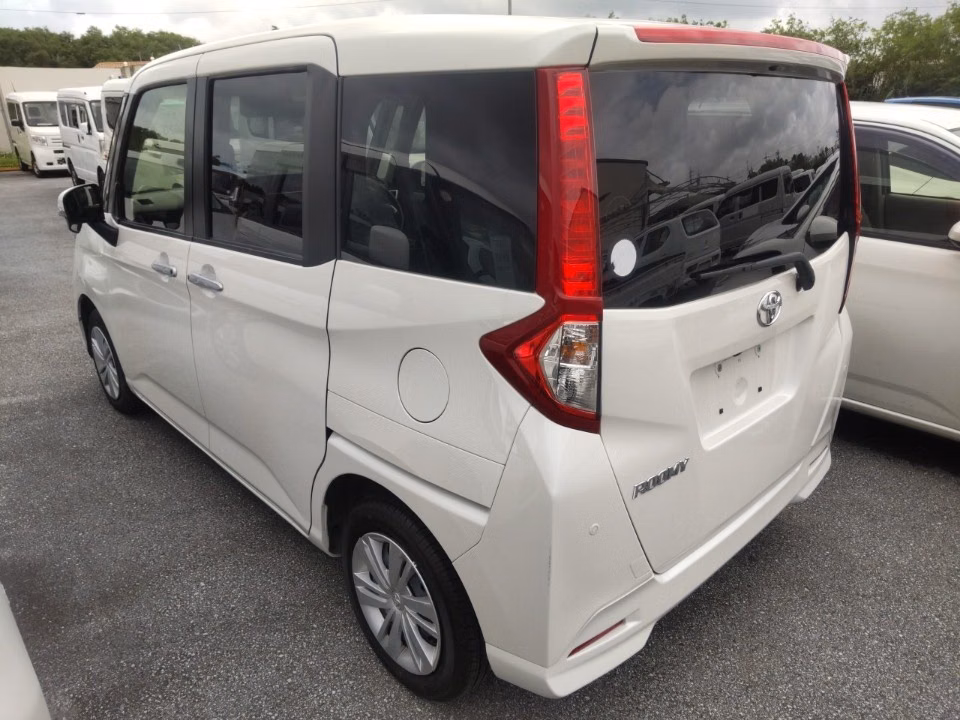 TOYOTA ROOMY