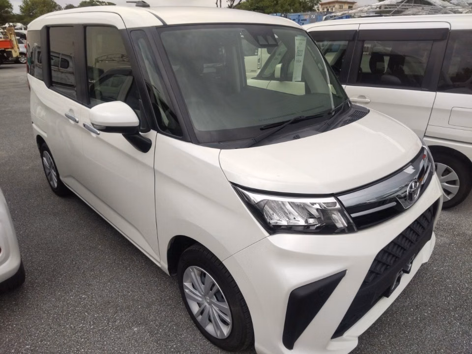 TOYOTA ROOMY