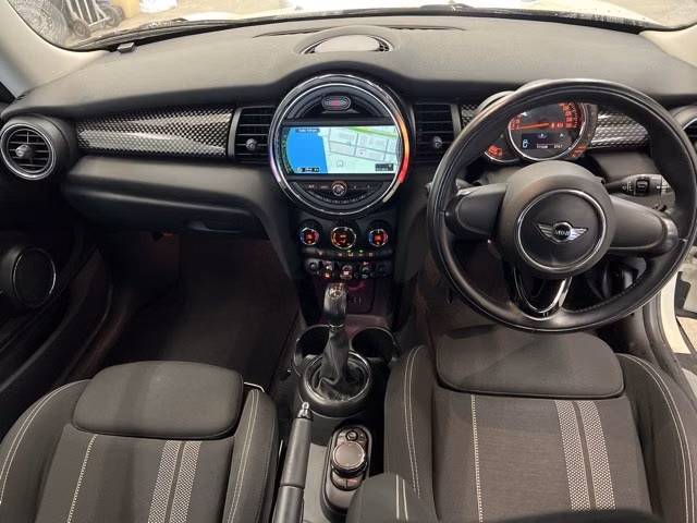 MINI HATCH