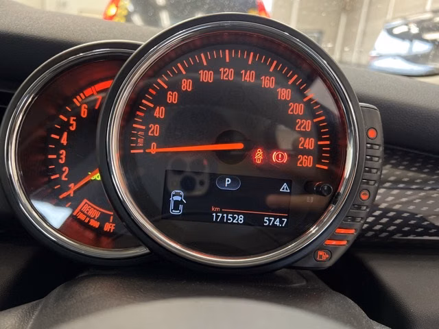MINI HATCH
