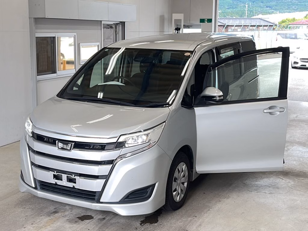 TOYOTA NOAH