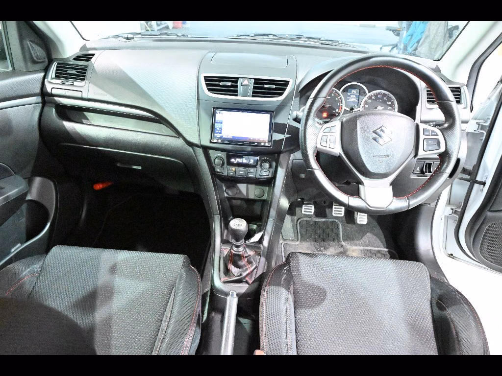 SUZUKI SWIFT