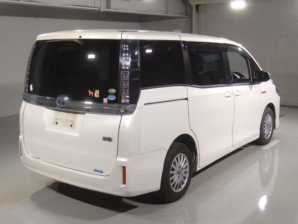 TOYOTA VOXY