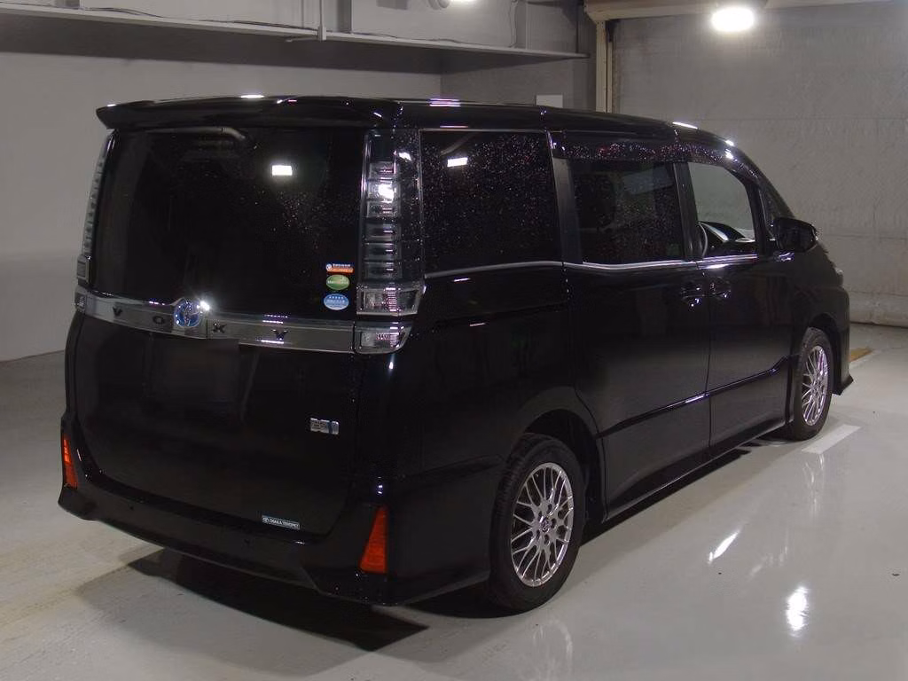 TOYOTA VOXY