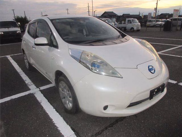 NISSAN LEAF