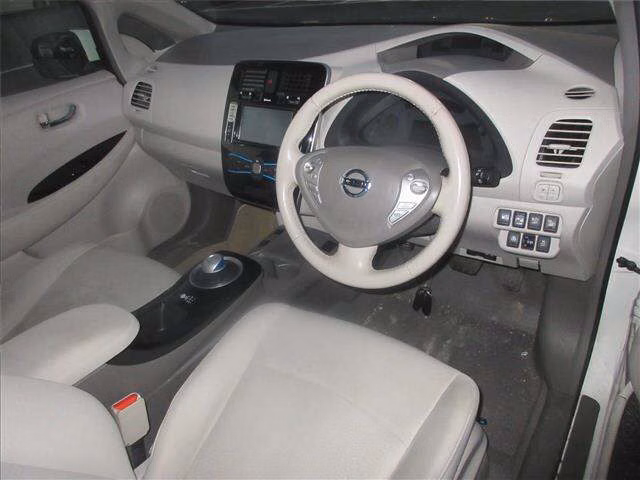 NISSAN LEAF