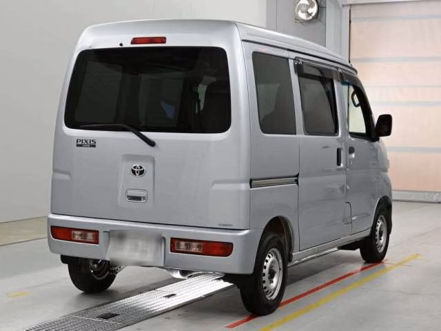 TOYOTA PIXIS VAN