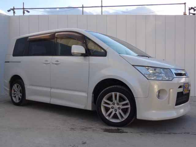 Mitsubishi Delica D:5