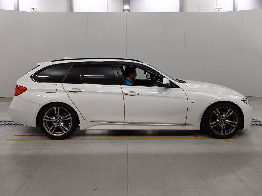 BMW 3-SERIES