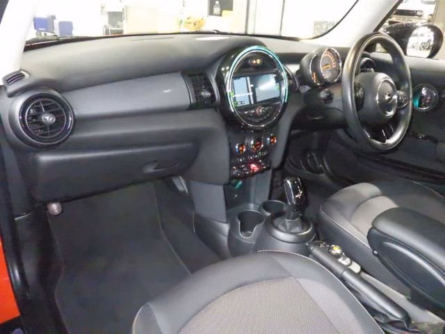 MINI HATCH