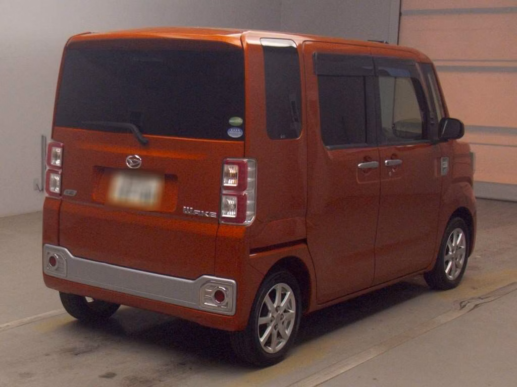 DAIHATSU WAKE