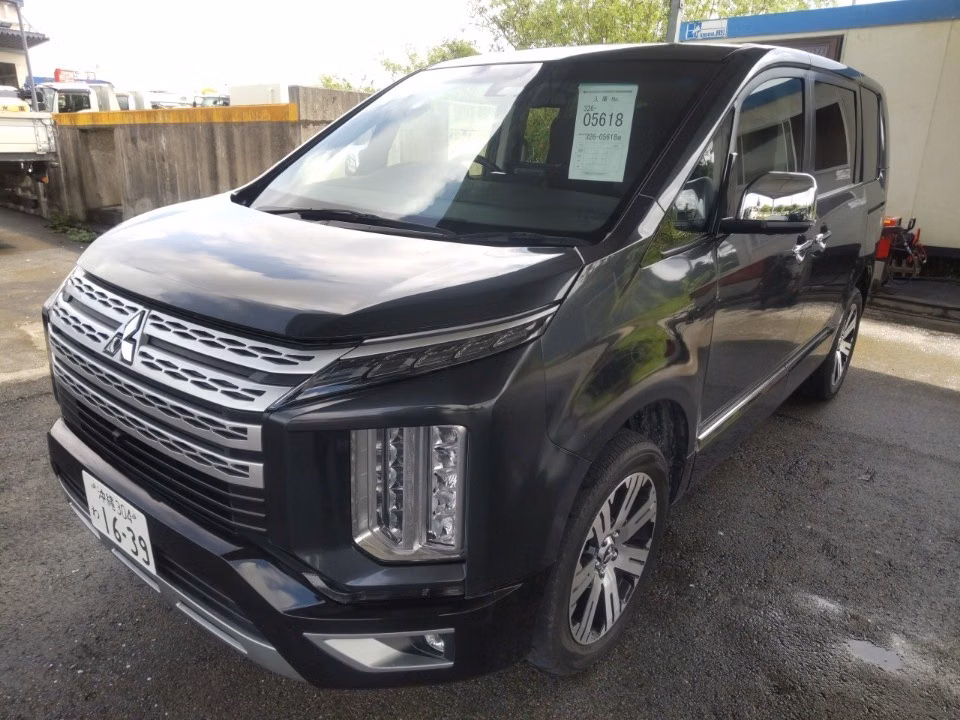 Mitsubishi Delica D:5