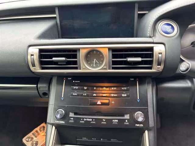 LEXUS IS300H