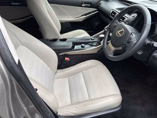 Lexus IS300h