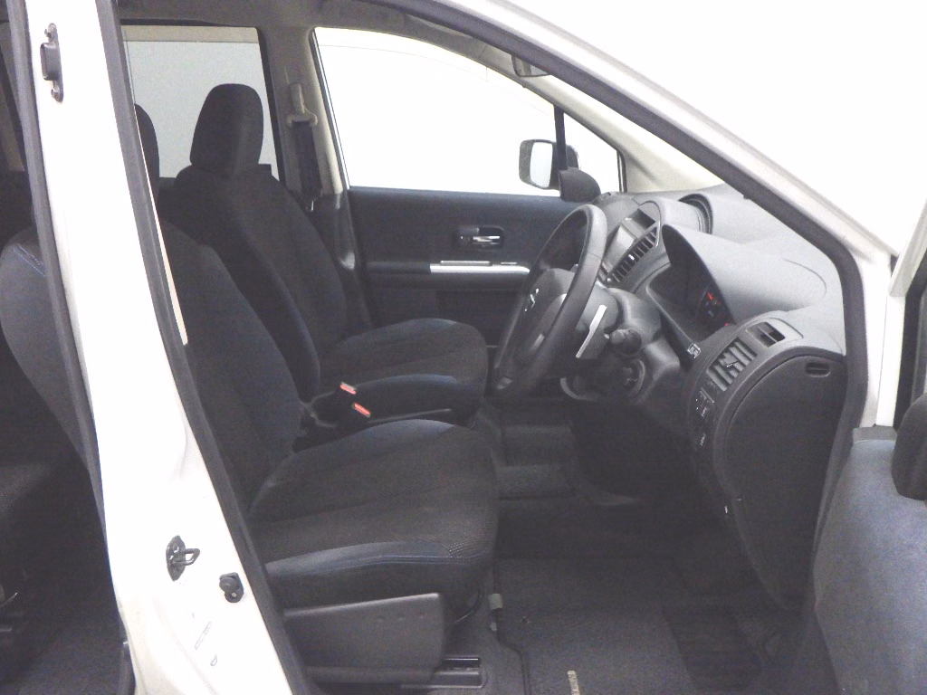 NISSAN LAFESTA