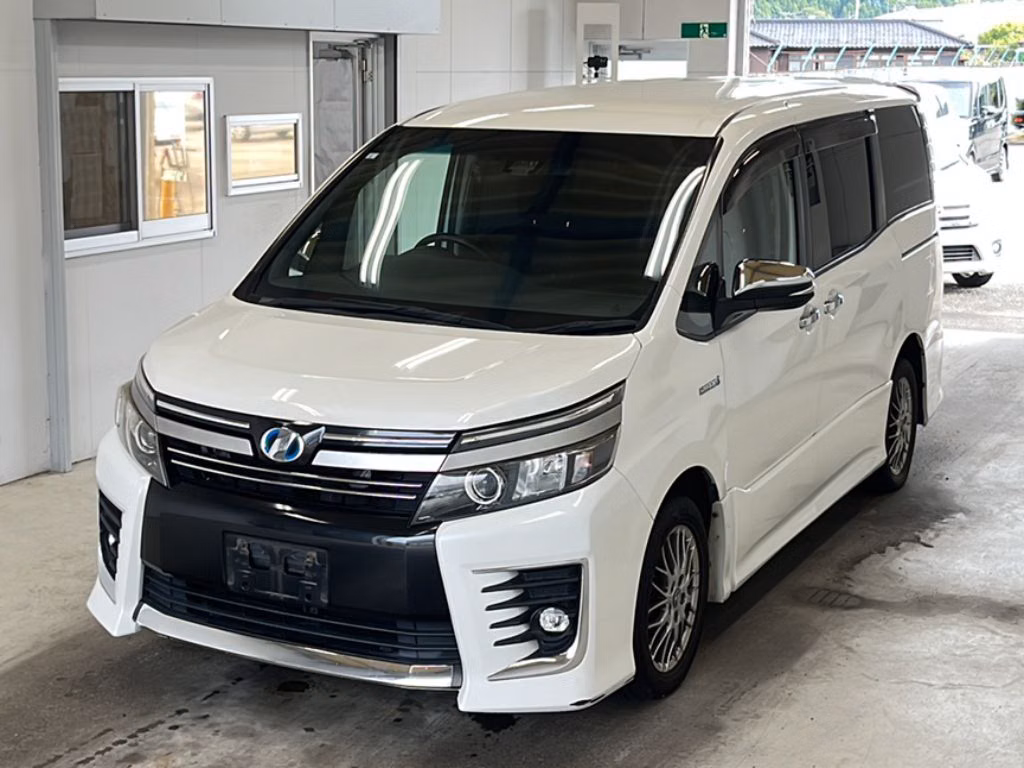 TOYOTA VOXY