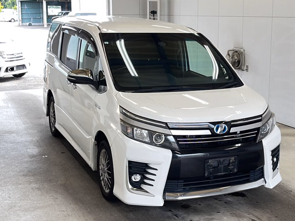 TOYOTA VOXY