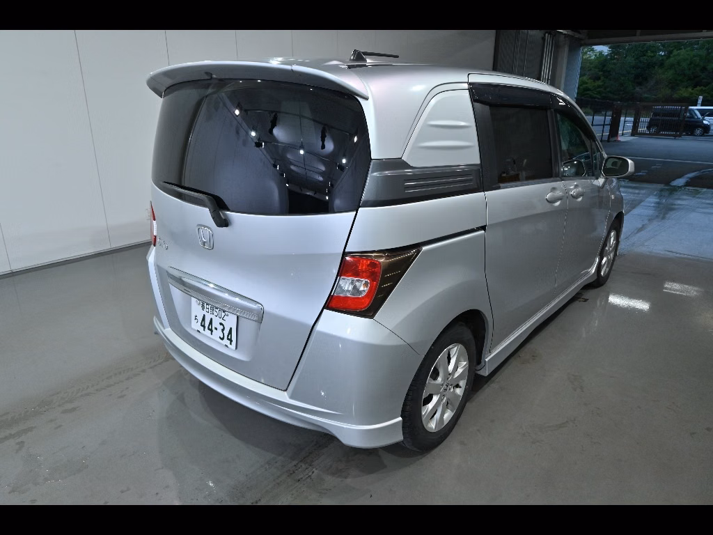 HONDA FREED SPIKE