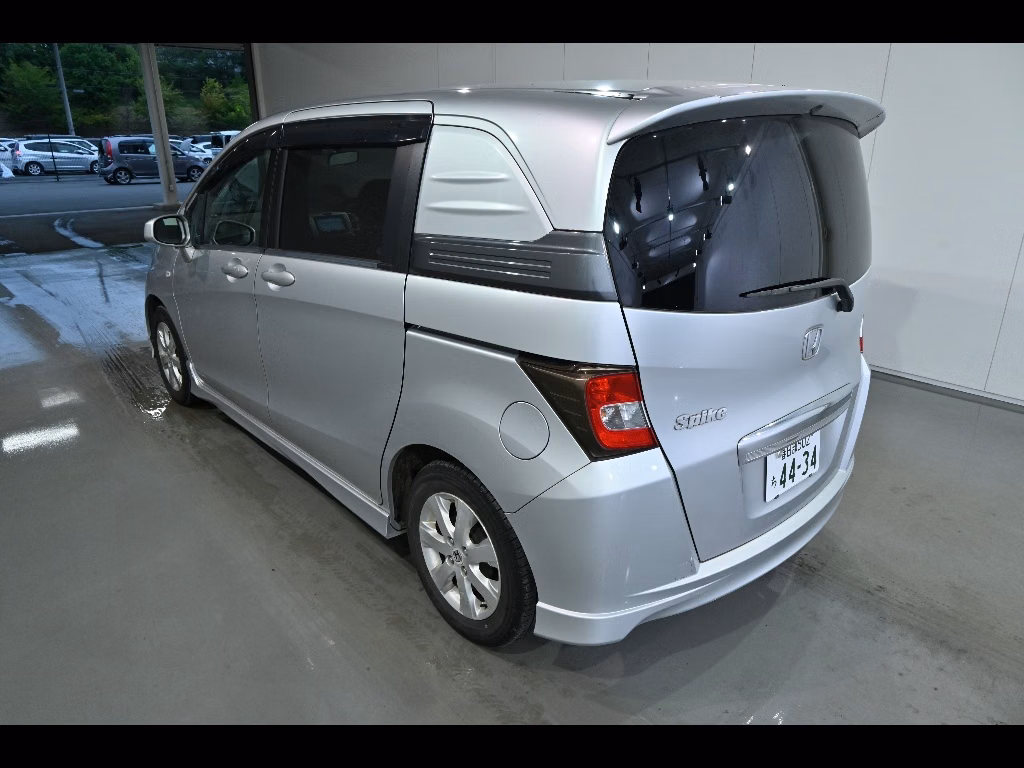 HONDA FREED SPIKE