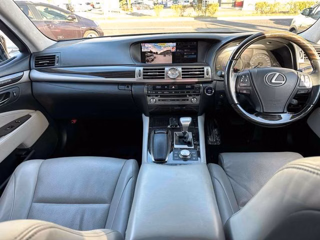 Lexus LS600h