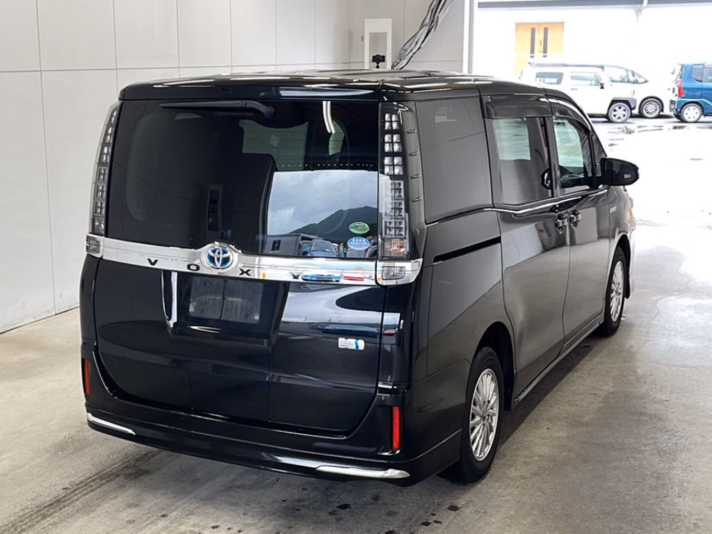 TOYOTA VOXY