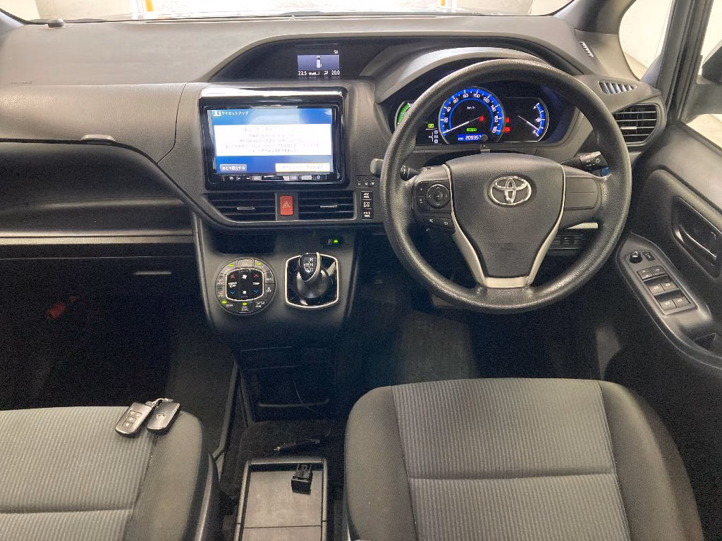 TOYOTA VOXY