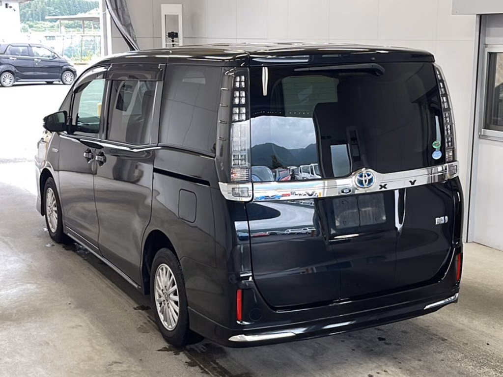 TOYOTA VOXY