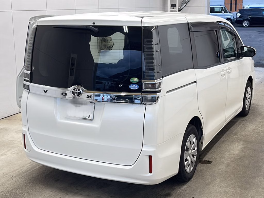 TOYOTA VOXY