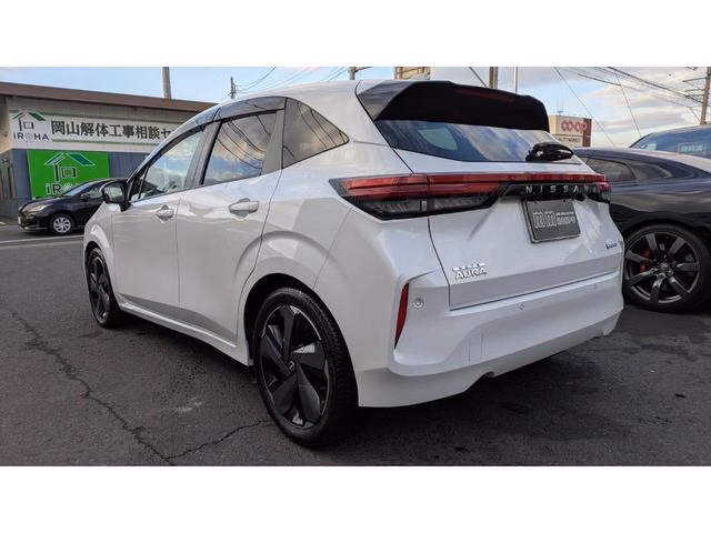 Nissan Aura