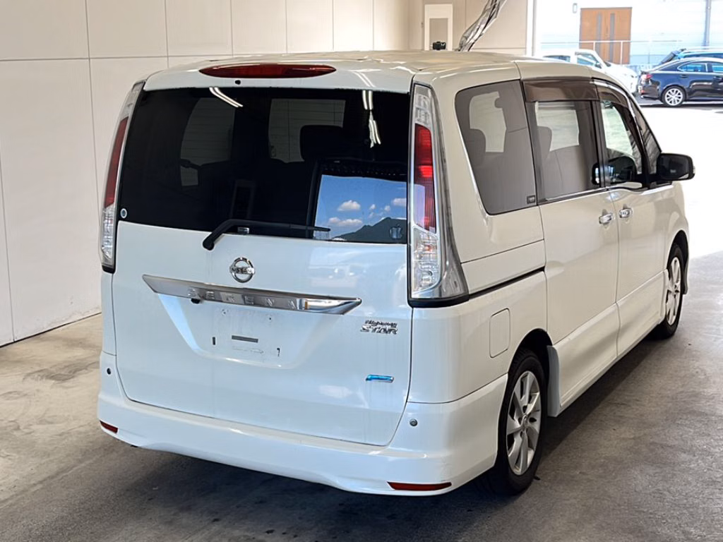 NISSAN SERENA