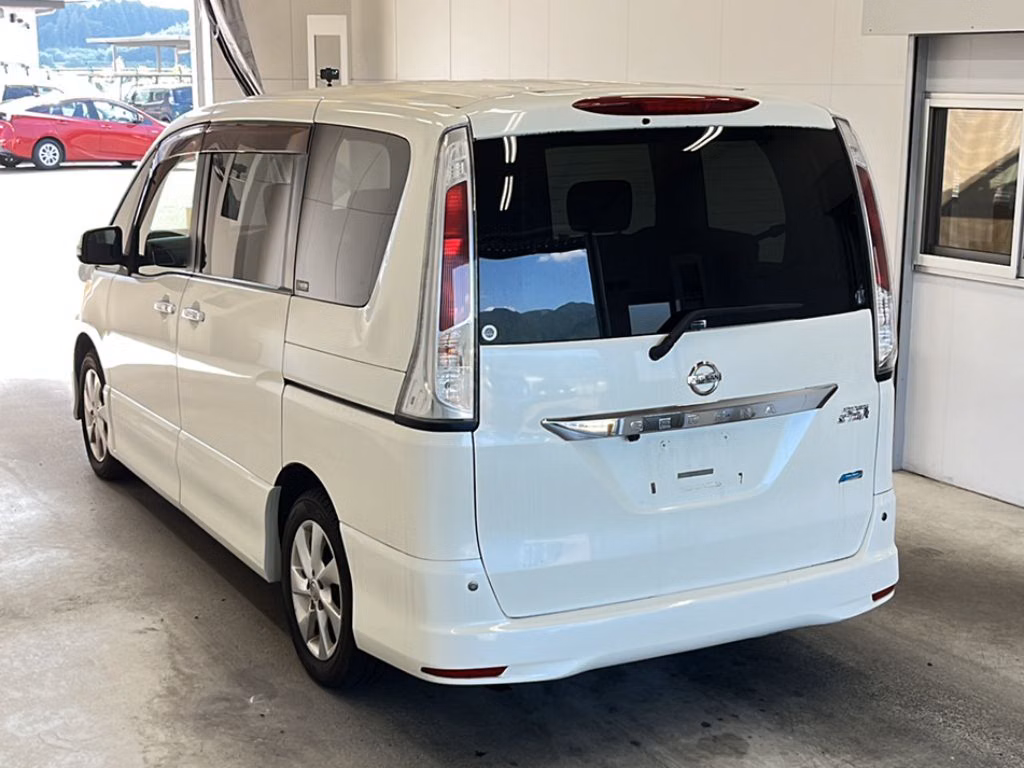 NISSAN SERENA