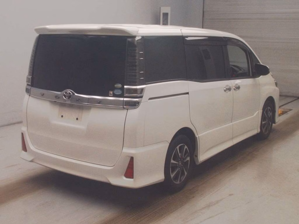 TOYOTA VOXY
