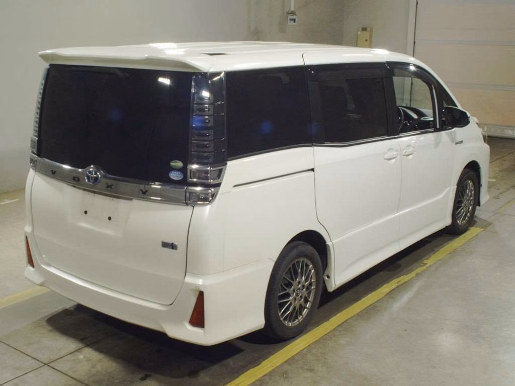 TOYOTA VOXY