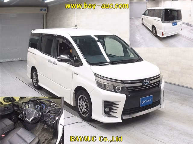 TOYOTA VOXY