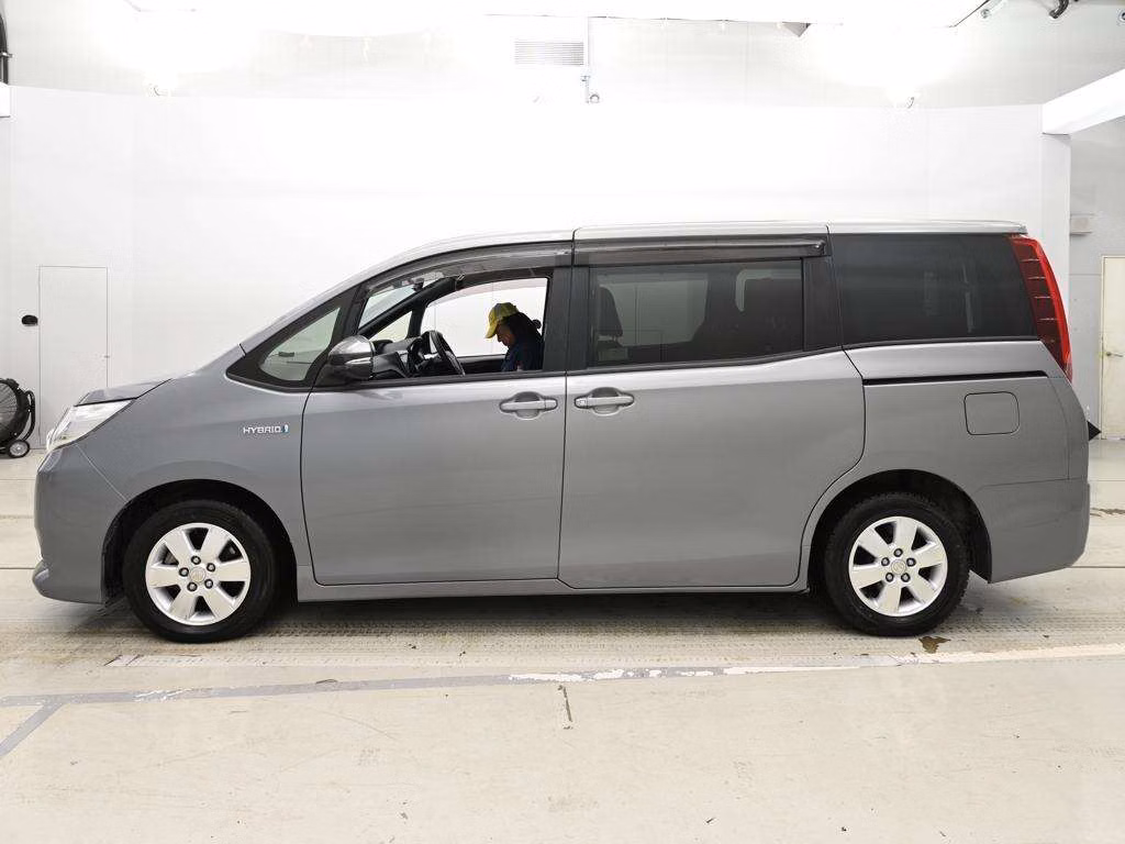 TOYOTA NOAH