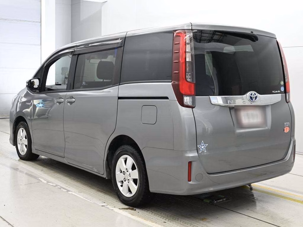 TOYOTA NOAH