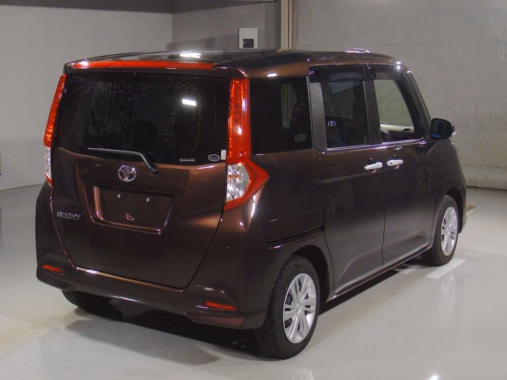 TOYOTA ROOMY