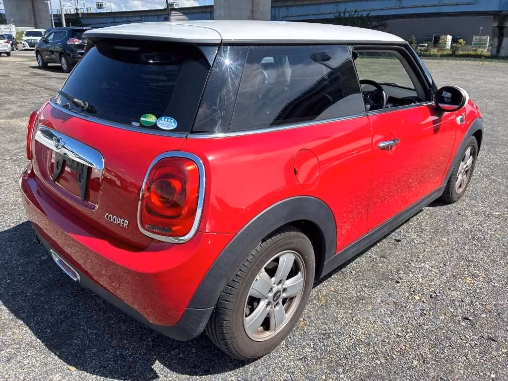 MINI HATCH
