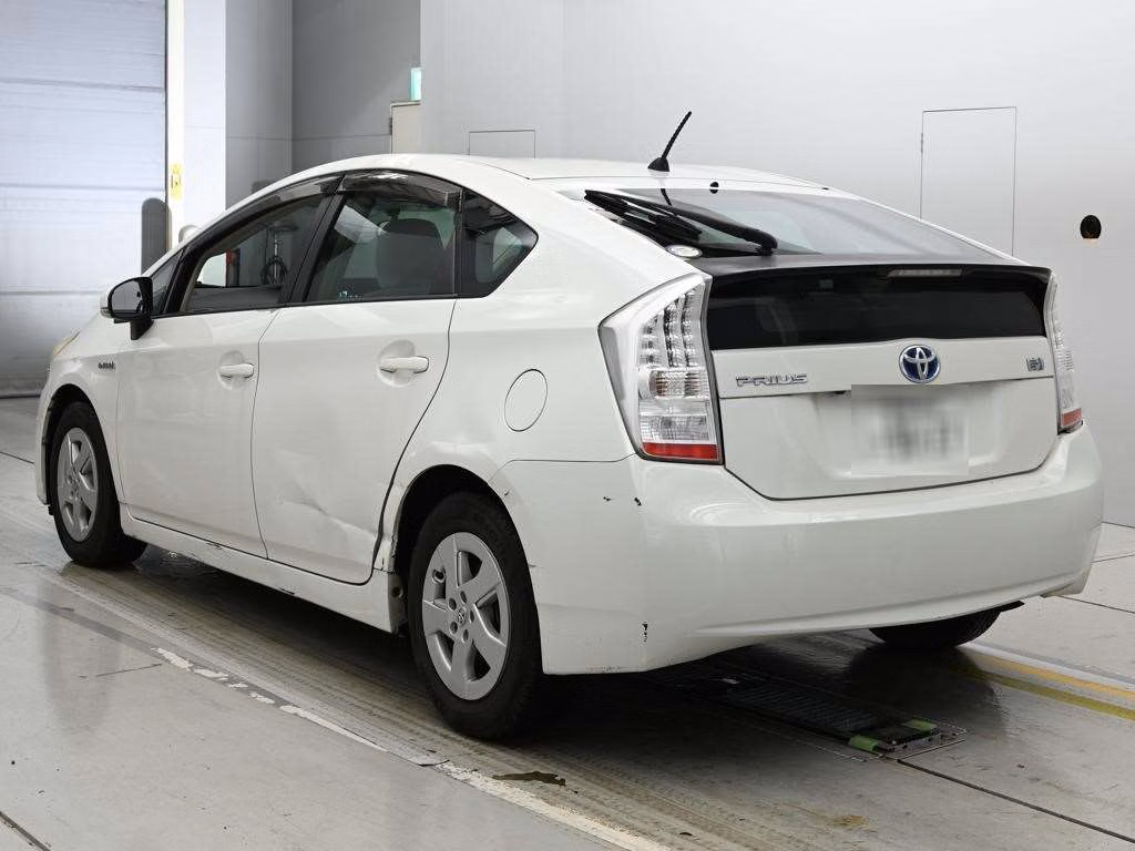 TOYOTA PRIUS