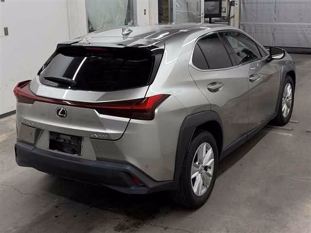 Lexus UX200