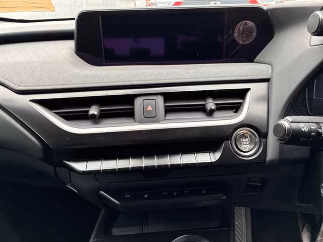 Lexus UX200