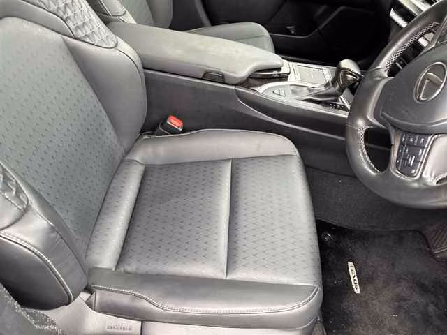 Lexus UX200