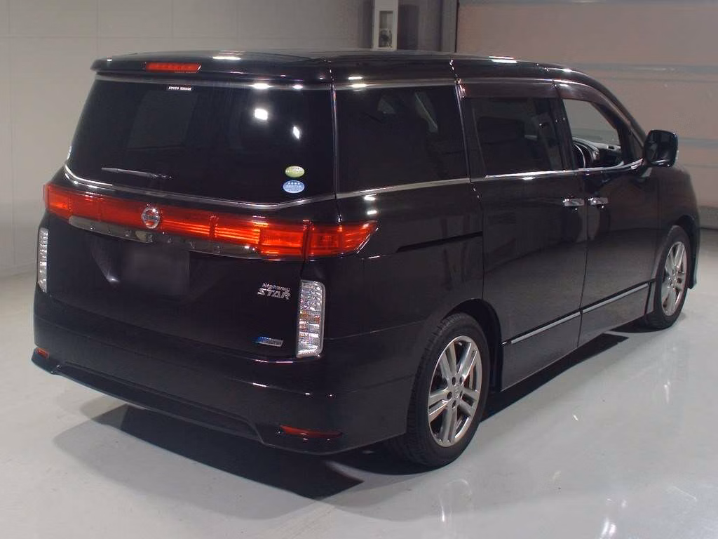 NISSAN ELGRAND