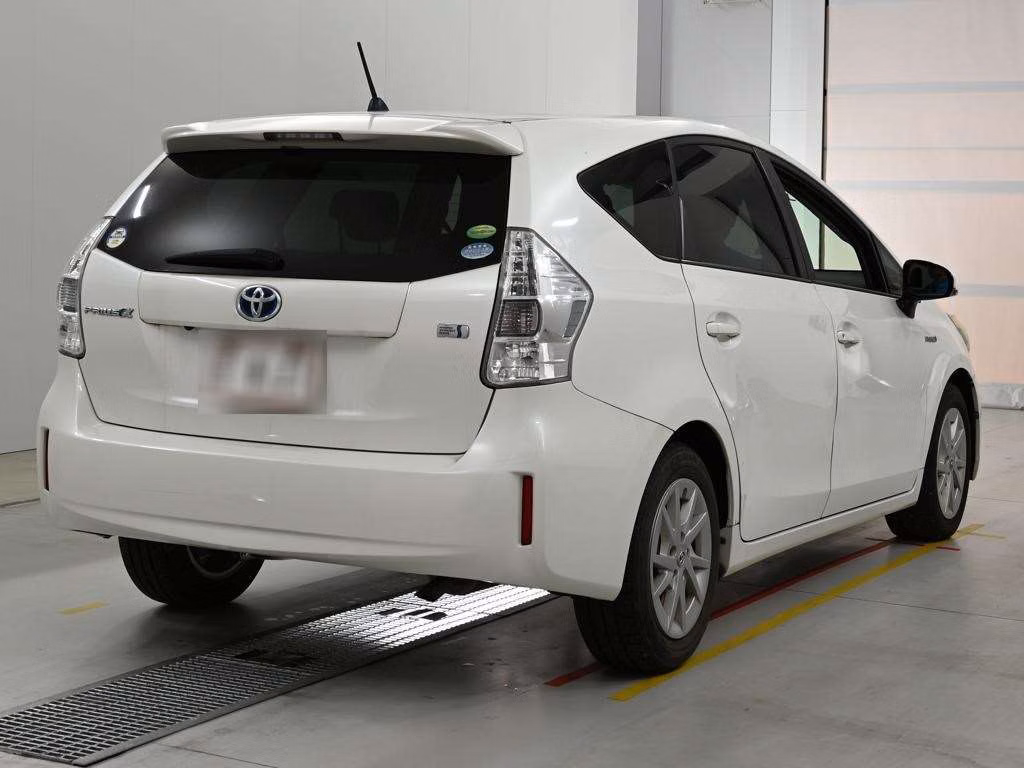 TOYOTA PRIUS ALPHA