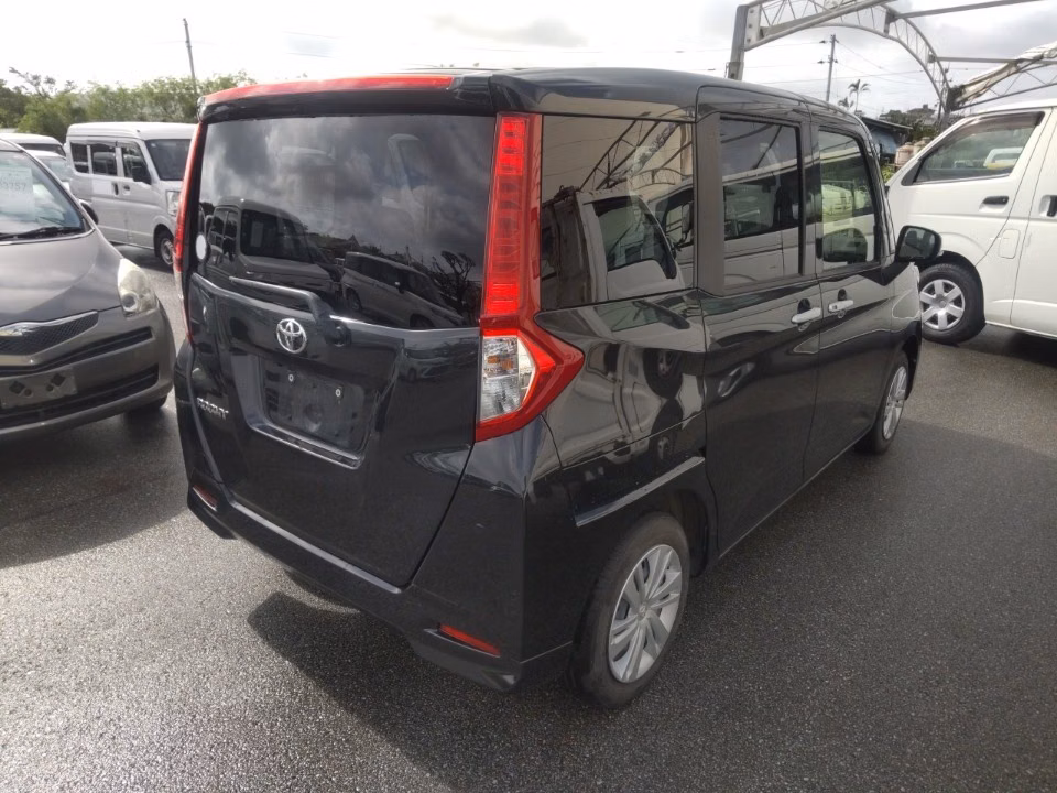 TOYOTA ROOMY