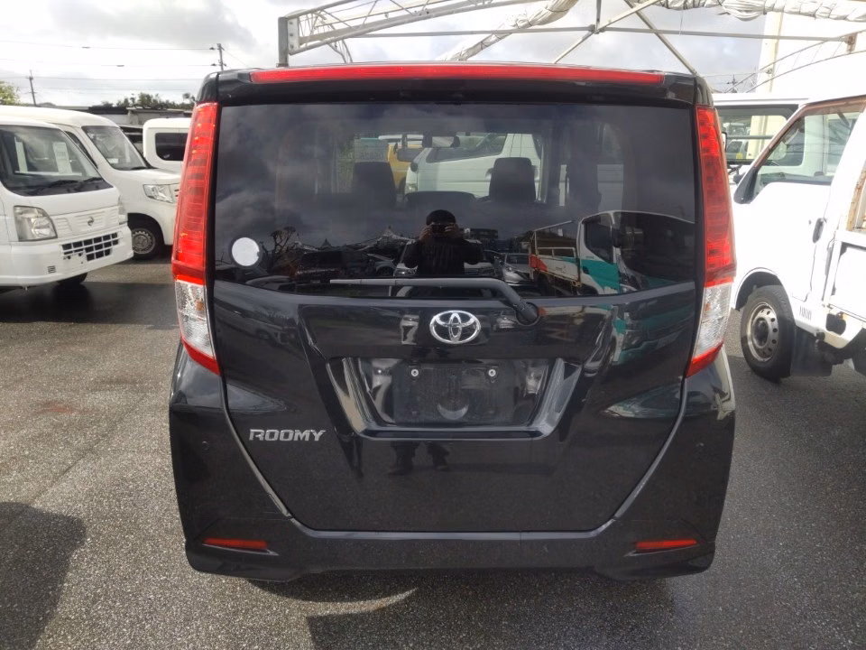 TOYOTA ROOMY