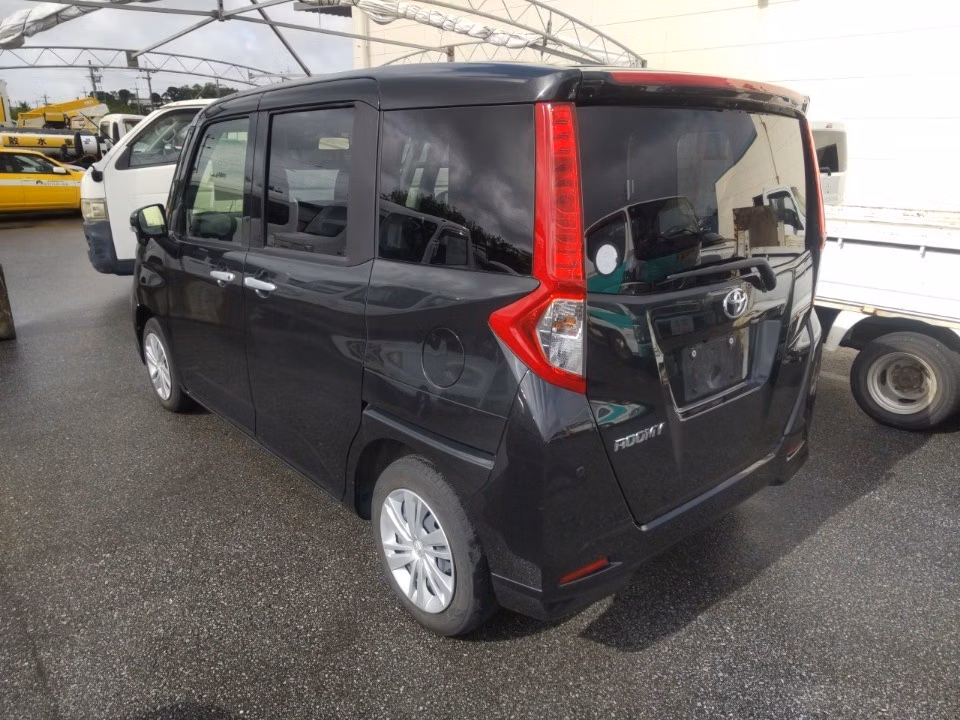 TOYOTA ROOMY