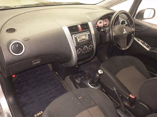 MITSUBISHI COLT
