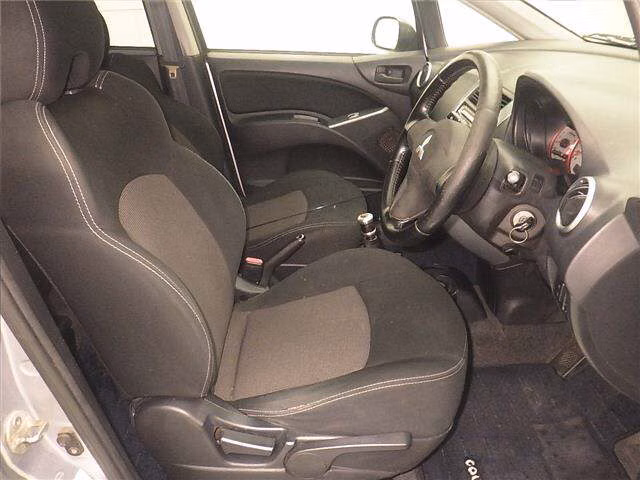 MITSUBISHI COLT