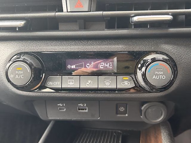 Nissan Aura